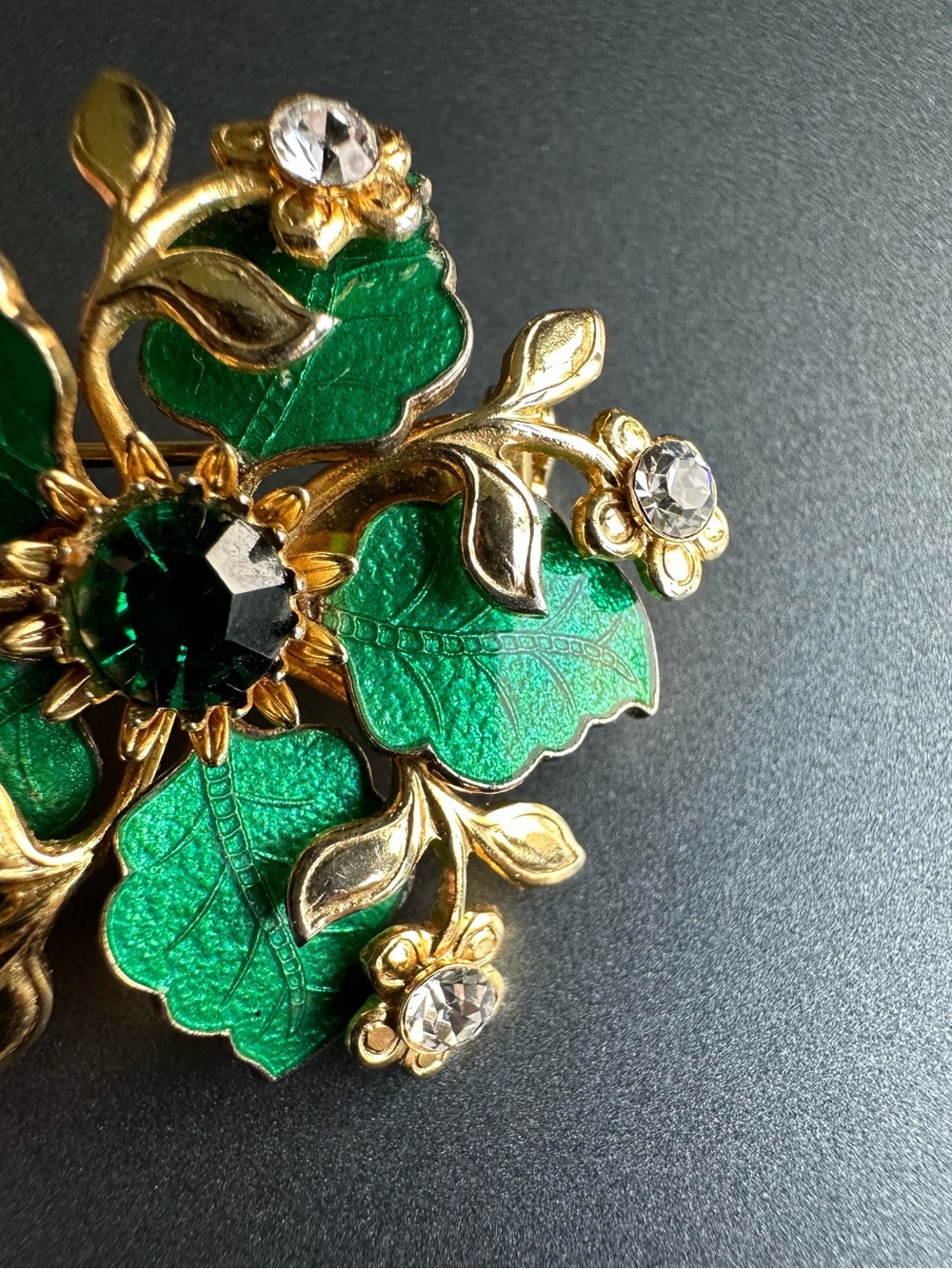 Vintage Mid Century Green Enamel Emerald Rhinestone Floral Brooch Pin EXCELLENT - Picture 7 of 7